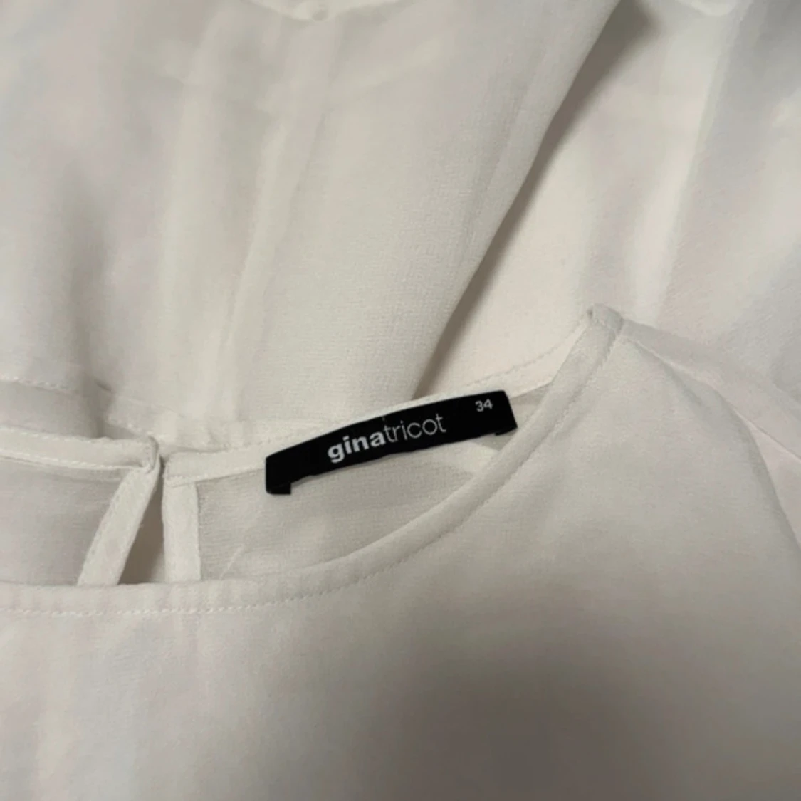 Vit volangklänning från Gina Tricot - 3