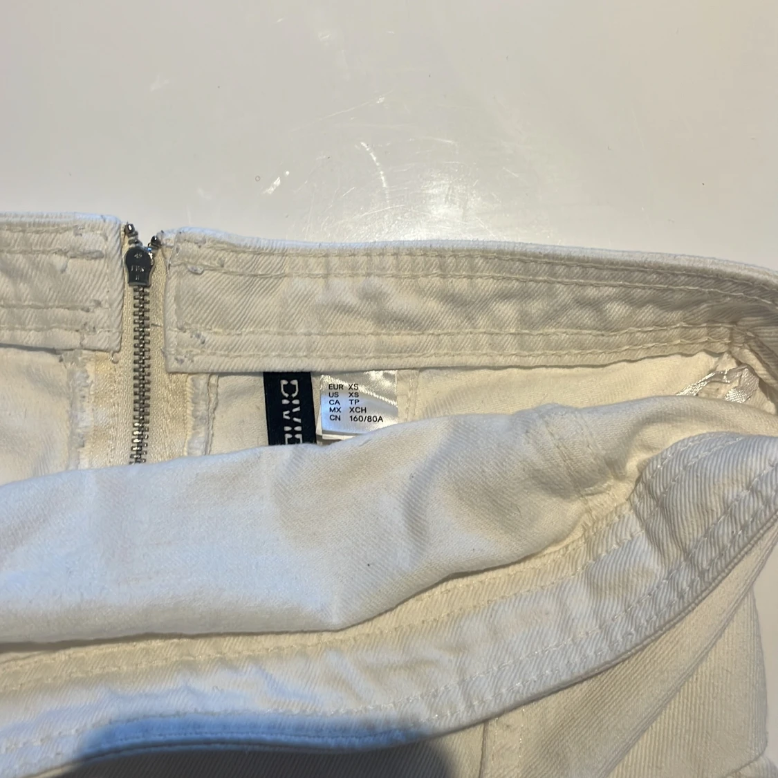 Vit tubtopp med volang - 2