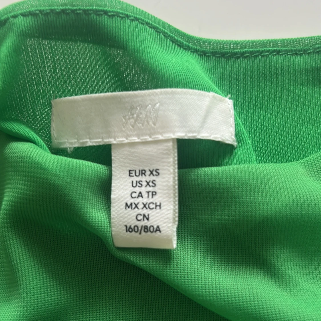 Grön långärmad omlottklänning från H&M - 1