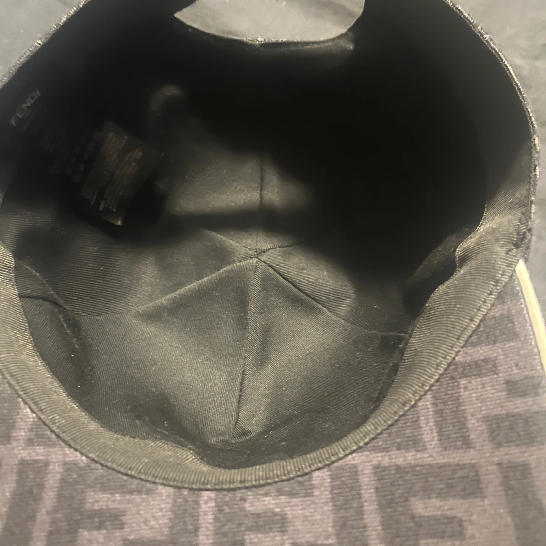 Svart Fendi keps  - 3