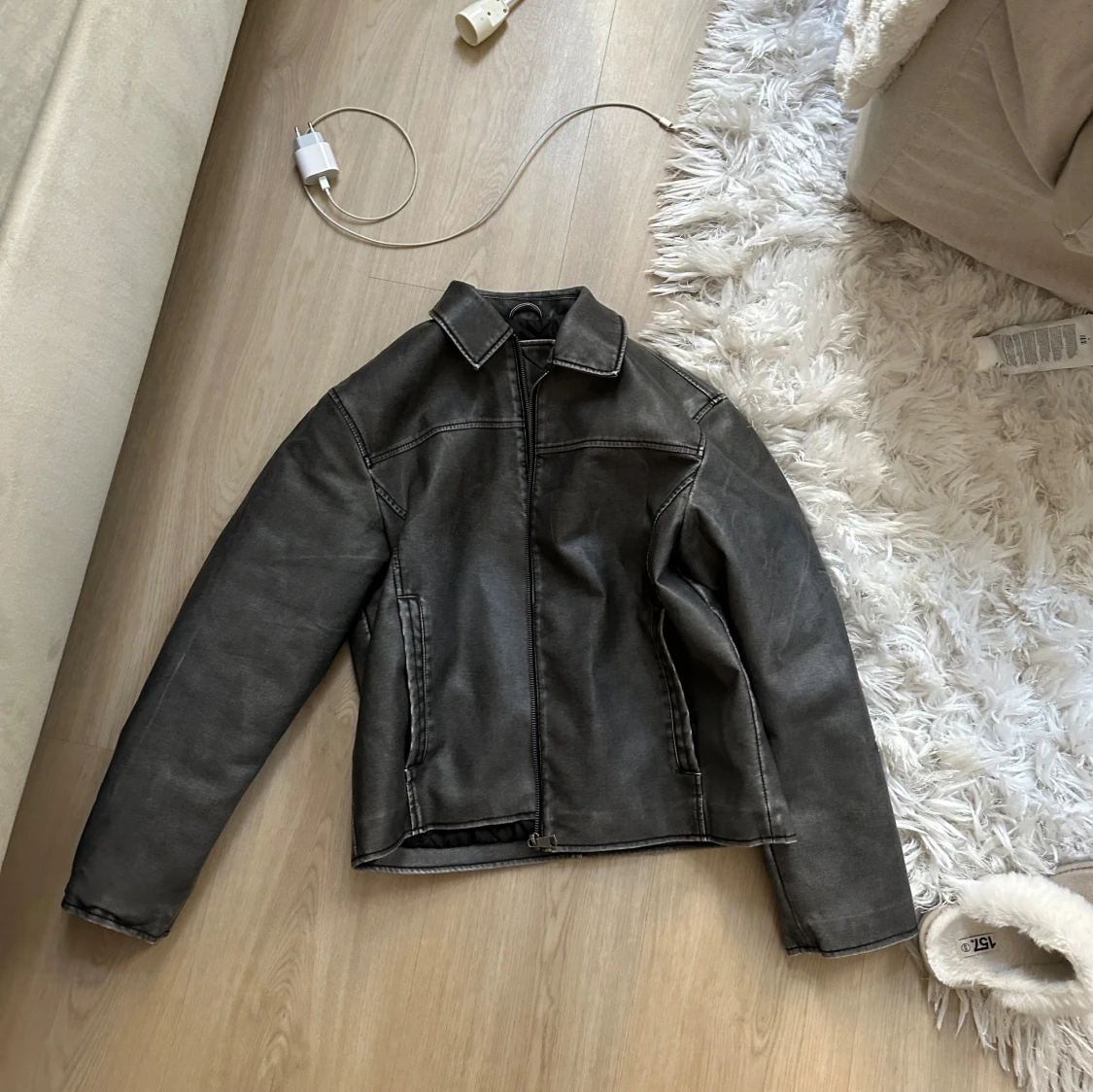 Svart skinnjacka med dragkedja - 1