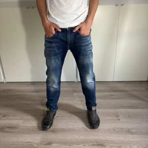 Replay Anbass - Säljer dessa replay anbass i mycket bra skick. De har en go tvätt och är W34. Skriv vid frågor!