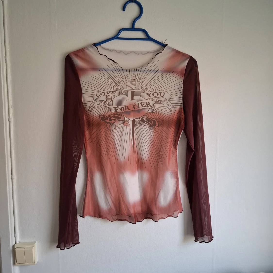 Mesh topp med tryck och långa ärmar - 1