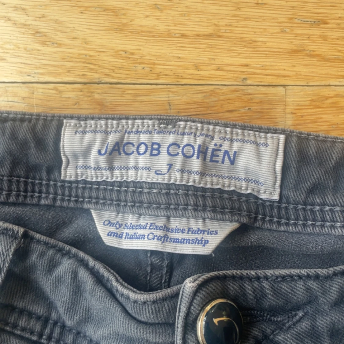 Grå jeans från Jacob Cohen - 1