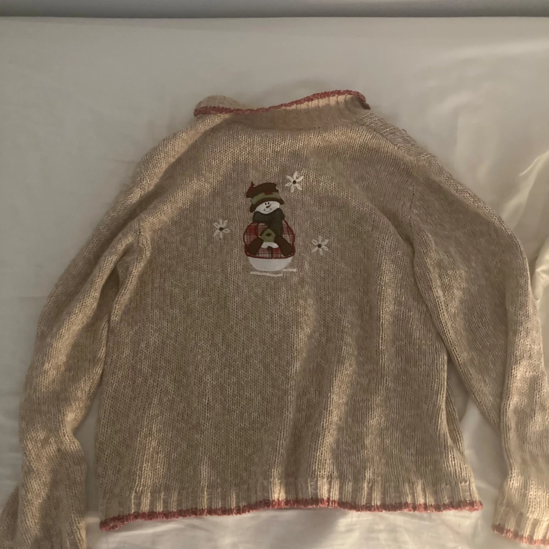 Beige stickad jul tröja med snögubbar - 3