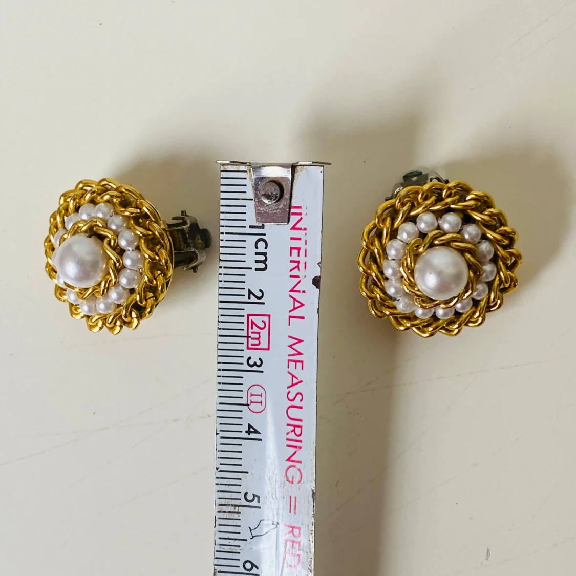 Vintage guldfärgade clipsörhängen med pärlor - 2