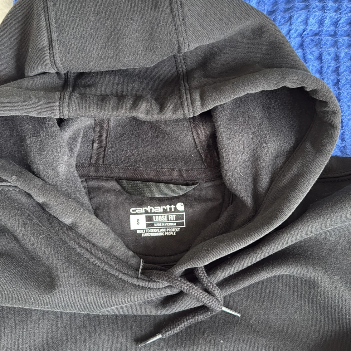 Svart hoodie från Carhartt - 1