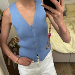 Ljusblå topp med knappar - Topp i supersöt färg! Köpt i en liten butik i paris🩵🩵