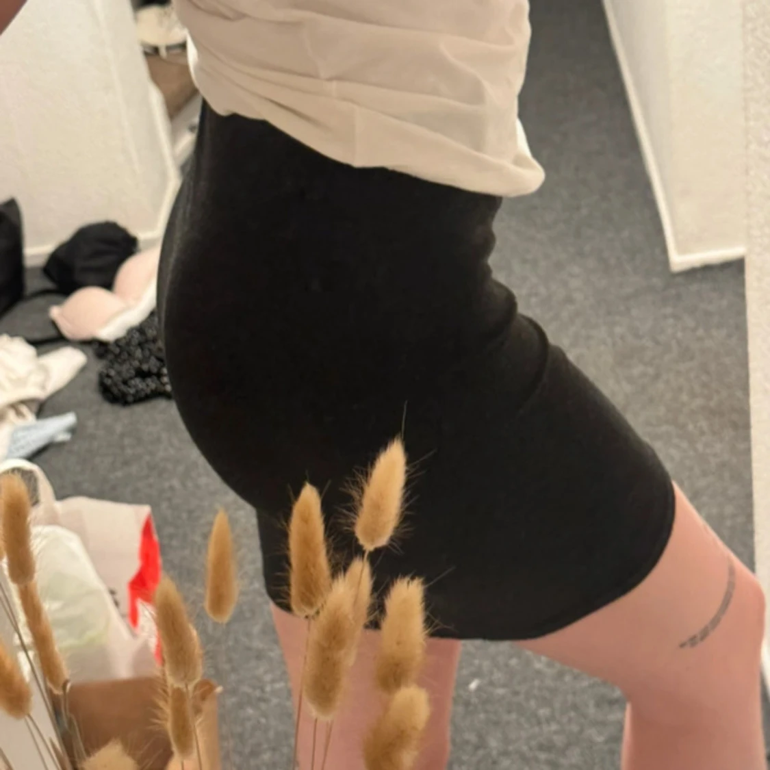 Svart ribbad kortkjol från Gina Tricot - 1