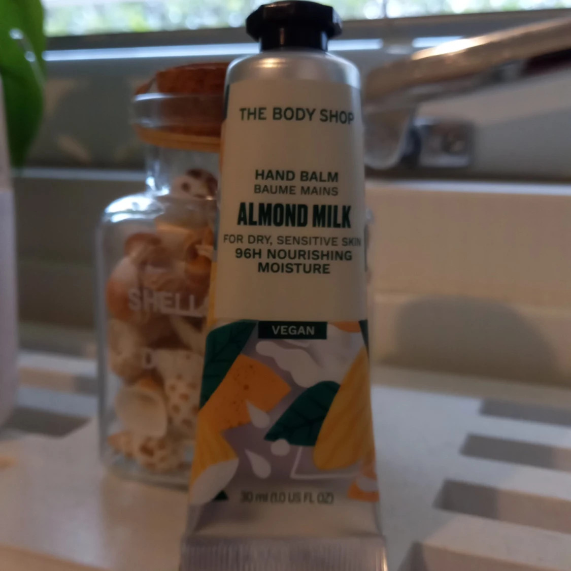 Hand Balm Almond Milk från The Body Shop