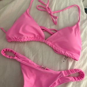 Rosa bikini - Säljer denna superfina rosa bikinin, aldrig använd då den ej passat mig. Storlek M (passar S). 50kr + frakt💕