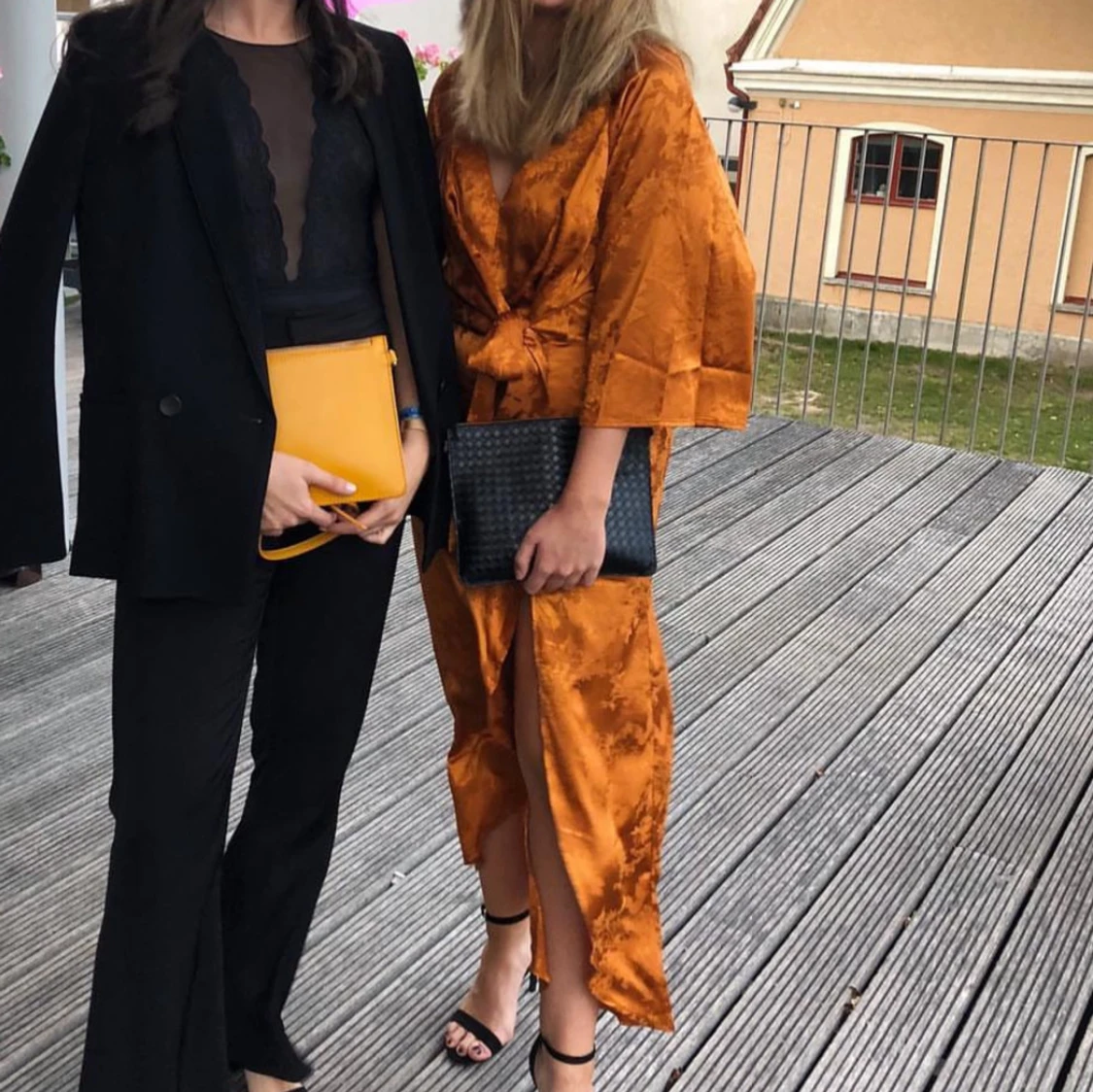 Orange klänning med slits  - 1