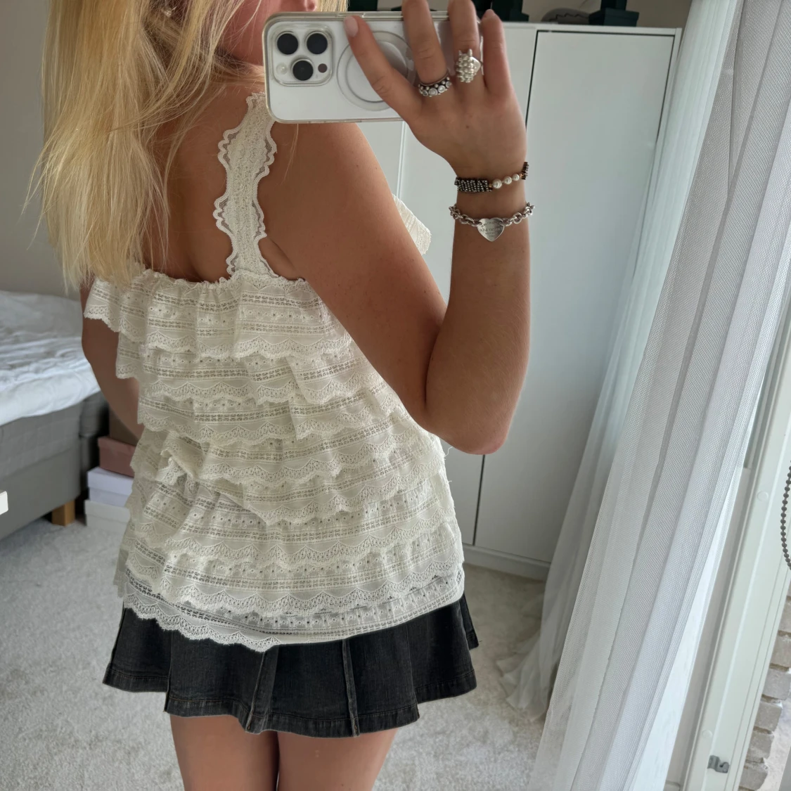 Vit volangig spetslinne - 2