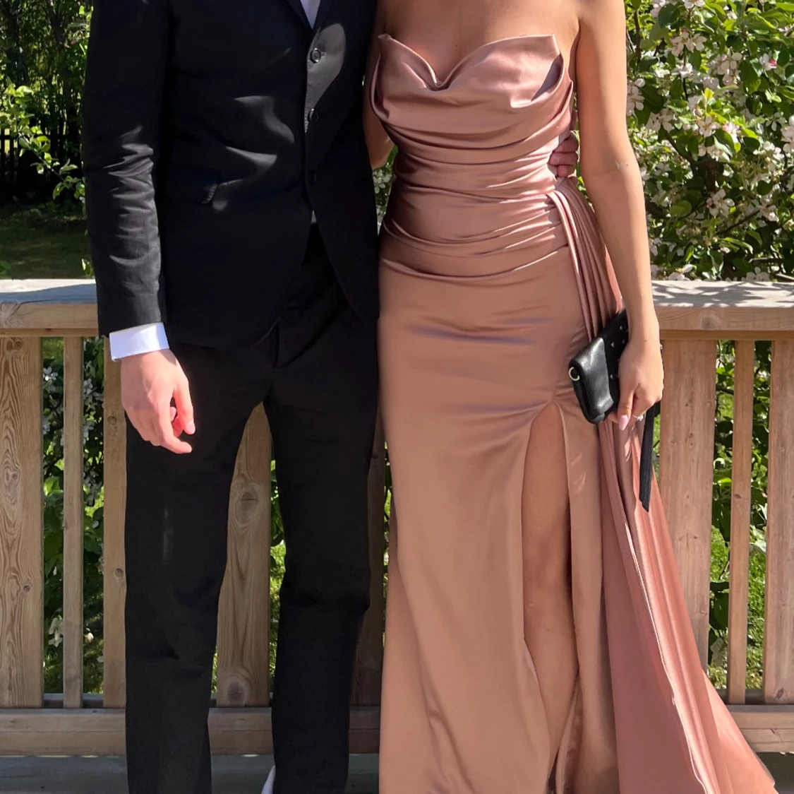 Champagnefärgad långklänning i satin