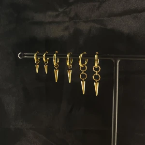 Örhängen i rostfritt stål  - Snygga örhängen i rostfritt stål, finns i både silver och guld. De kostar 59 kr/par🌸💓