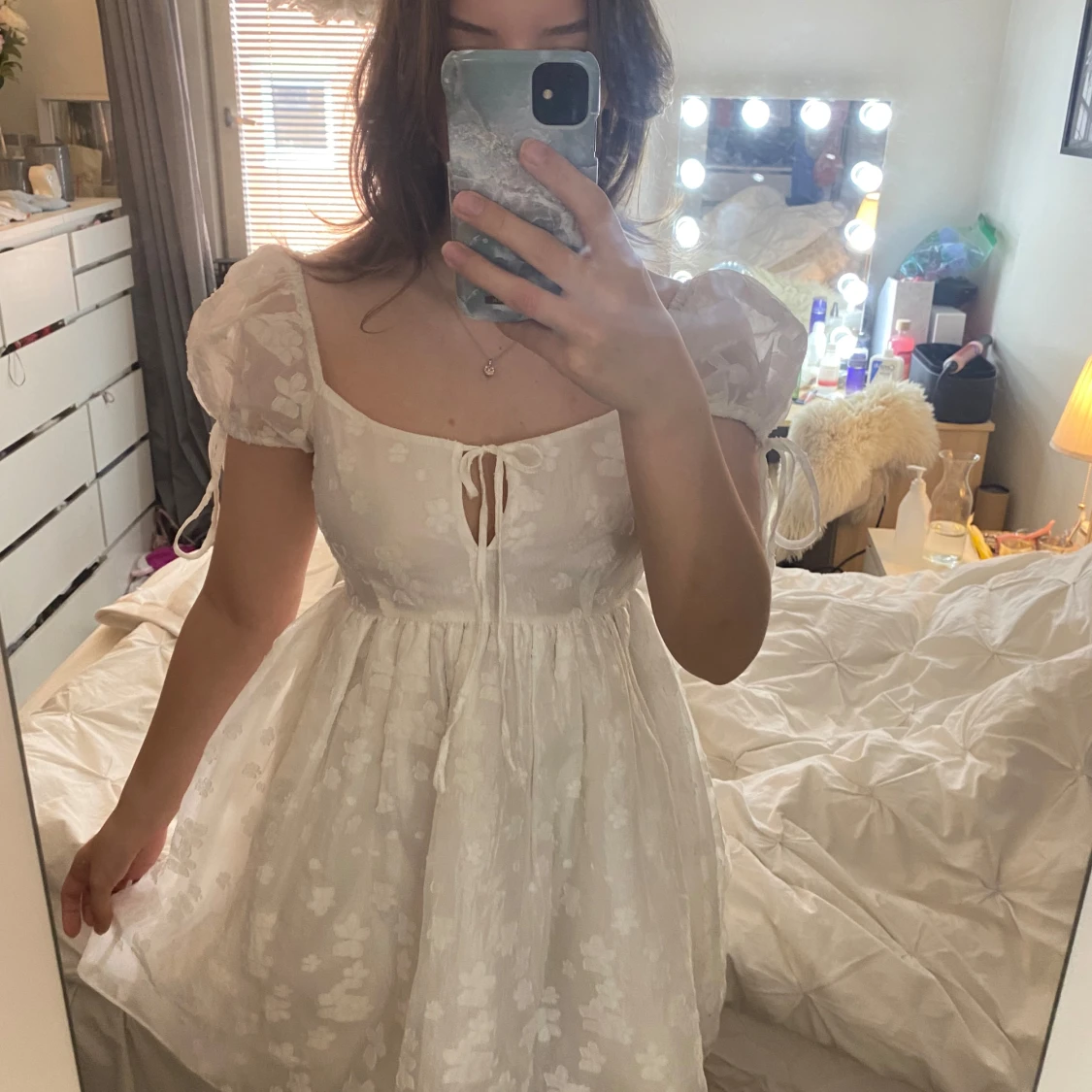 Ny Lulu’s Vit blommig klänning / studentklänning S/36