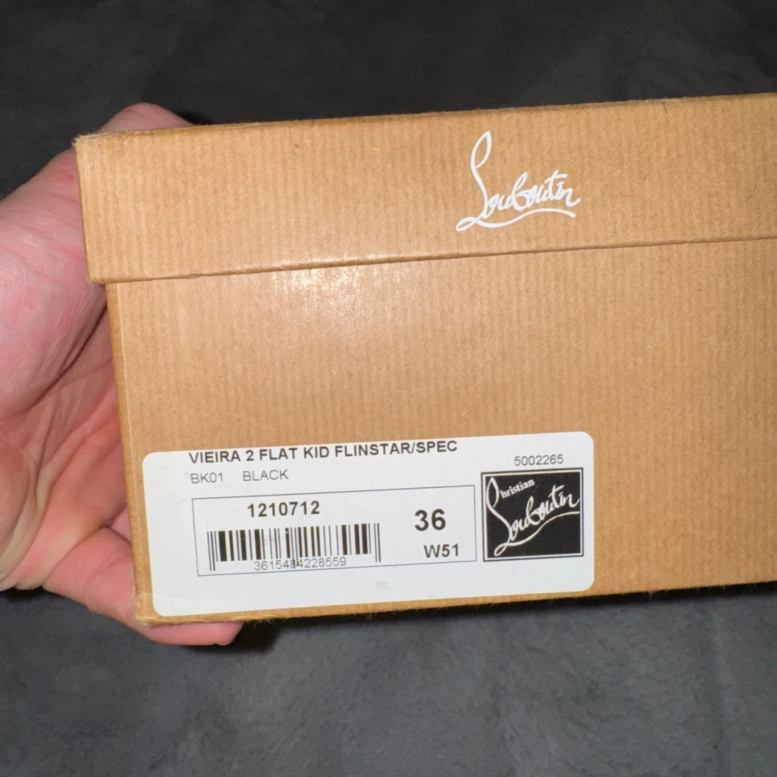 Svarta sneakers med nitar från Christian Louboutin - 3