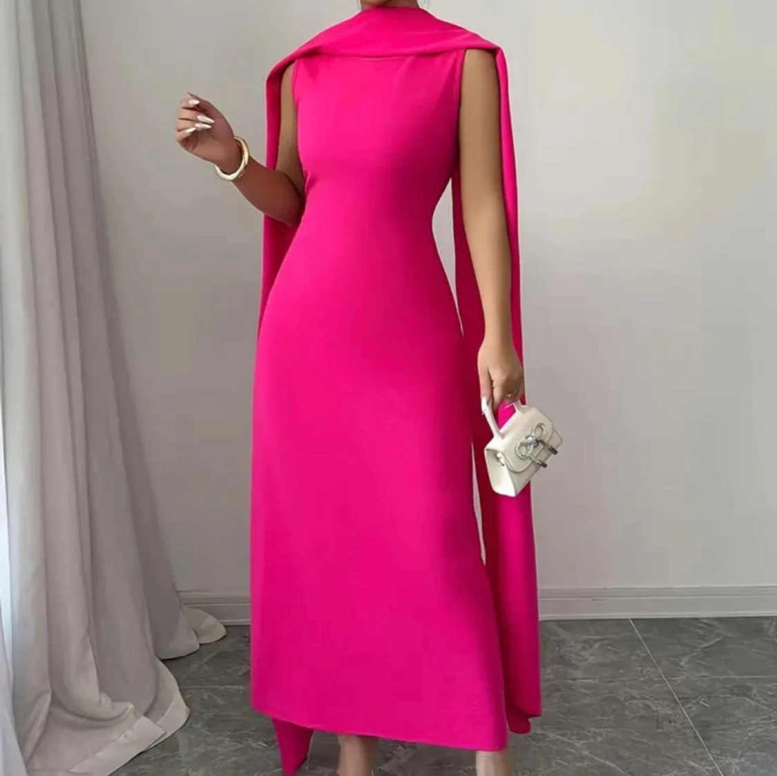 Ceriserosa långklänning med cape/sjal detalj - 4