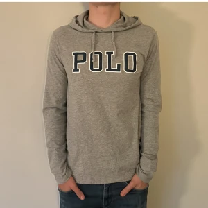 Ralph Lauren Hoodie - Ralph Lauren Hoodie | Skick: 9/10 - Storlek: S - Nypris: 1800 - Vårt pris: 399