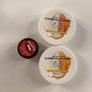 The body shop - Almond milk and honey och strawberry. Oöppnade 