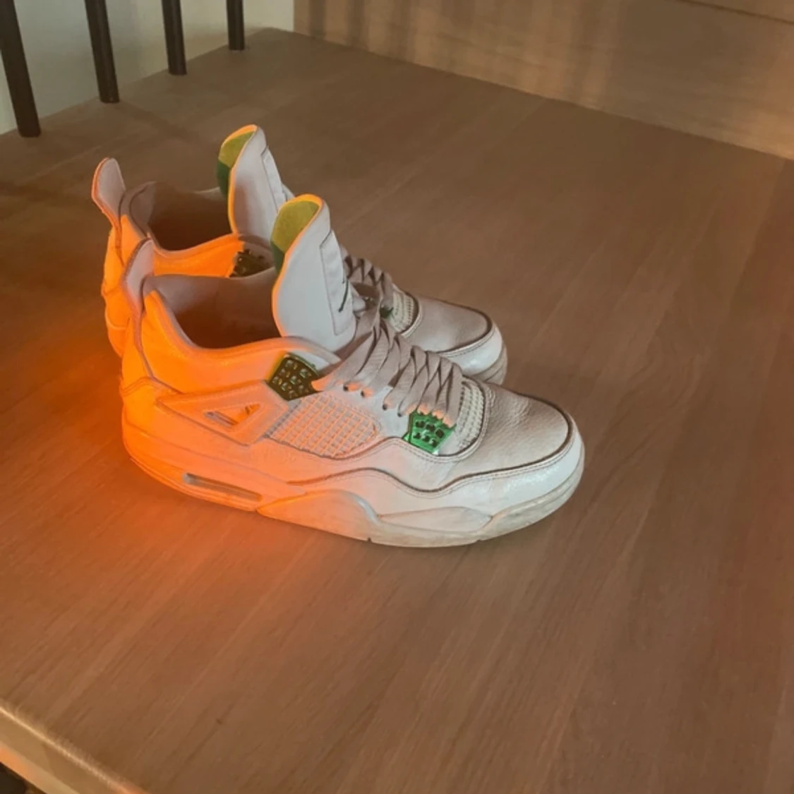 Nike Air Jordans 4 med gröna detaljer - 1