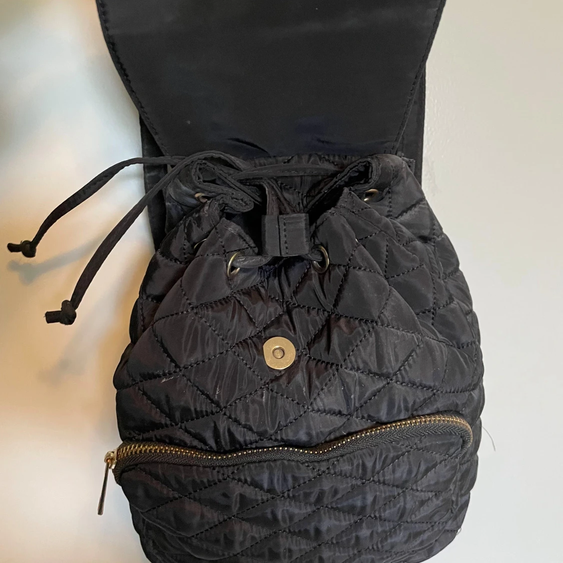 Svart quiltad ryggsäck - 1