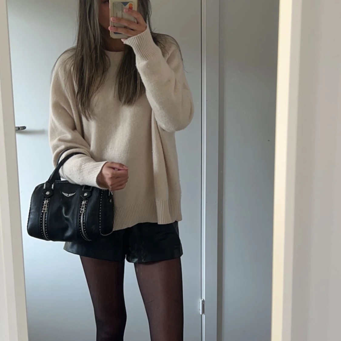 Svarta skinnshorts  - 1