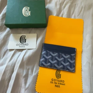 Plånbok  - Fet plånbok helt ny kom dm för mer information! Pris ej hugget i Sten!