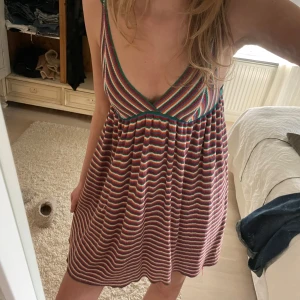 Klänning  - Såå snygg klänning i stickat material💛💛💛Persfekt till sommaren och semester!!