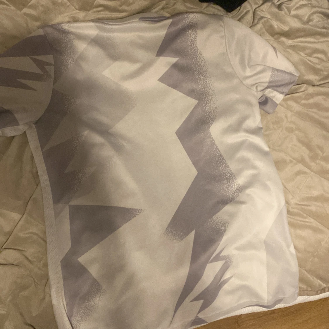 Vit och grå PSG fotbollströja - 1