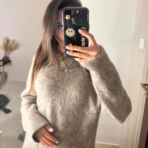 Stickad beige tröja - En fin stickad beige tröja från hm