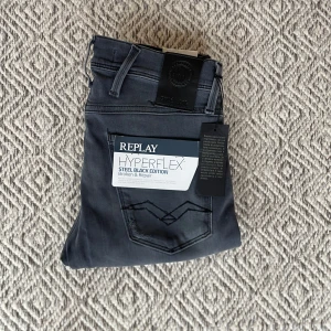 Replay Anbass jeans (helt nya) - Replay jeans - Modell: Anbass - Storlek: W27/L32 - skick: 10/10 (helt nya) - Nypris runt 1600kr