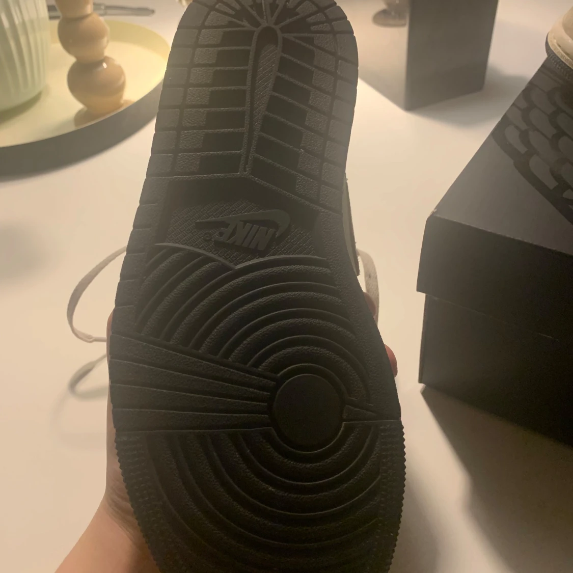 Nike Air Jordans med mönstrad detalj - 2