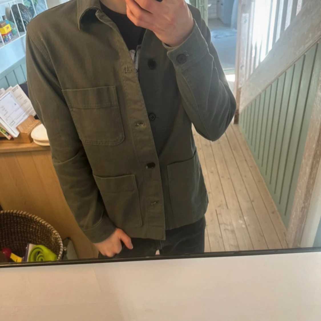 Grön overshirt med knappar