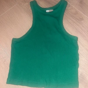 Linn - Grön ribbat linne