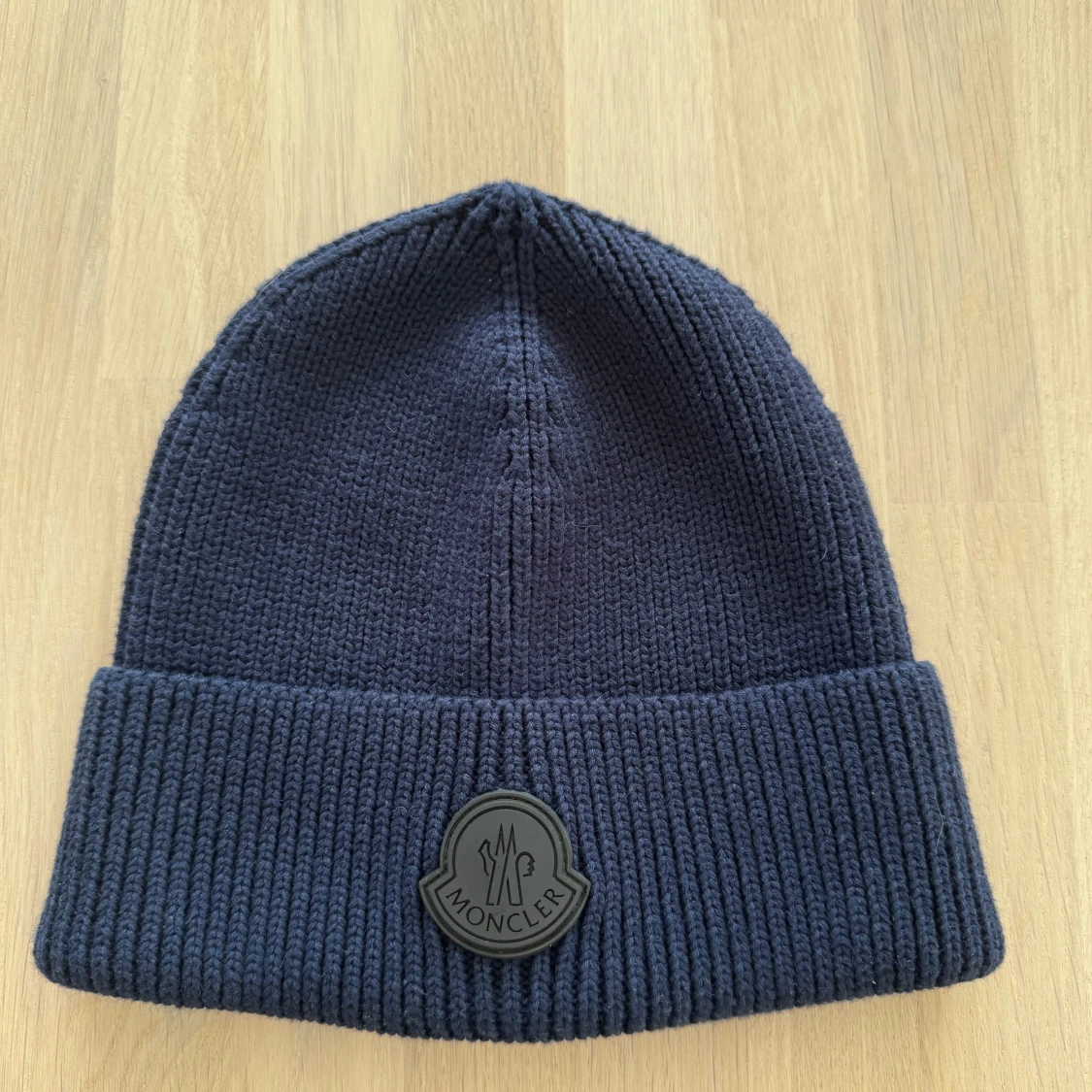 Moncler mössa mörkblå