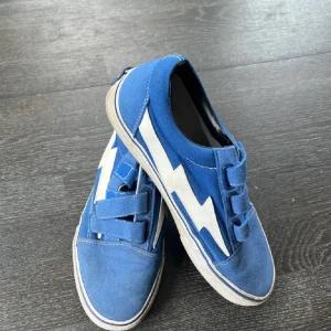 Revenge x Storm sneakers - Från ett av de tidigare droppen av Ian Connor's "Revenge x Storm" projekt. Passar en Us8-9 Nypris 1800:-