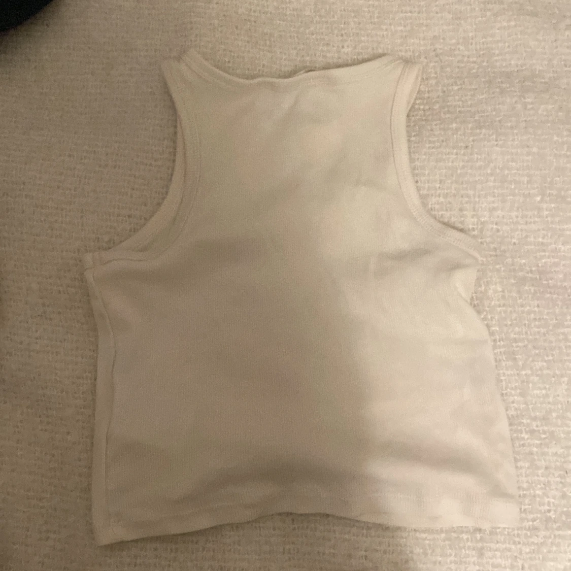 Super snygg vit ribbad linnetopp från H&M - 2