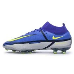 Nike phantom GT ELITE - Säljer nu dessa Nike phantom GT2 ELITE i blå grå färg, denna typ av sko har använts av många talanger i fotbollen. Säljer pågrund av det har blivit för små.. ny pris 2800kr nu säljer jag dom för 100! Pris går att diskutera!