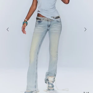 Ljusblå bootcut jeans från Cheap Monday - Snygga ljusblå bootcut jeans från Cheap Monday. Helt nya, köpte fel storlek.