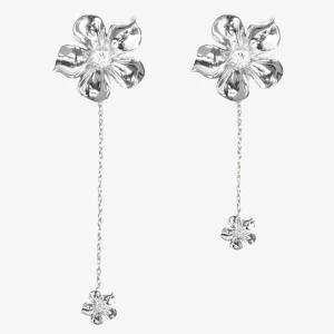 Oanvända ioaku ”la fleur” örhängen 🙌🏼 - Säljer mina helt oanvända örhängen från ioaku eftersom de aldrig kommit till användning😇 sååå coola både till fest och till vardags 🥰