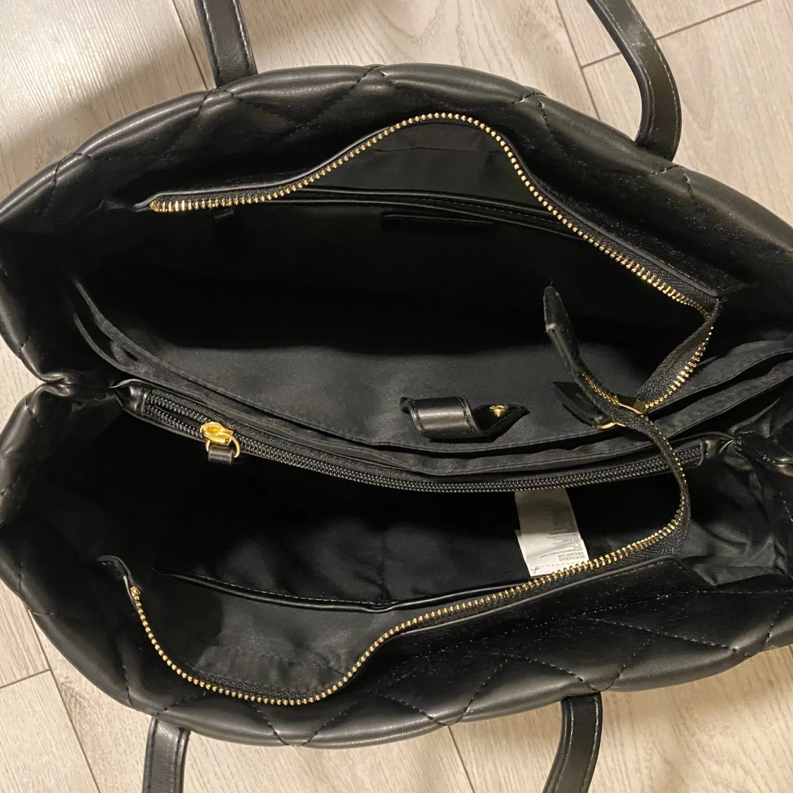 Svart quiltad axelväska  - 3