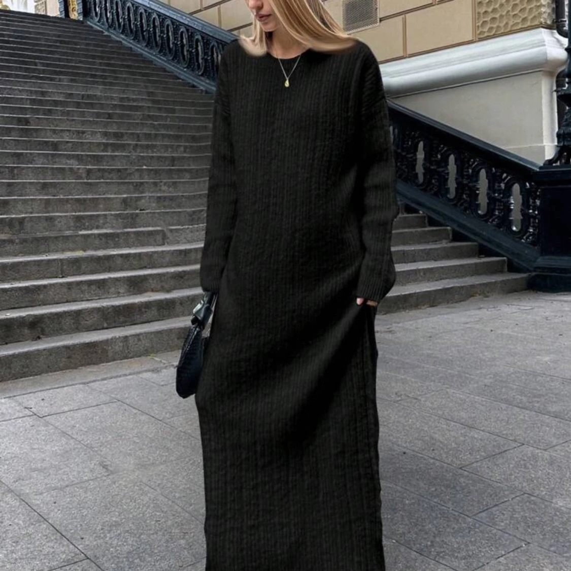 Svart stickad långklänning - 1