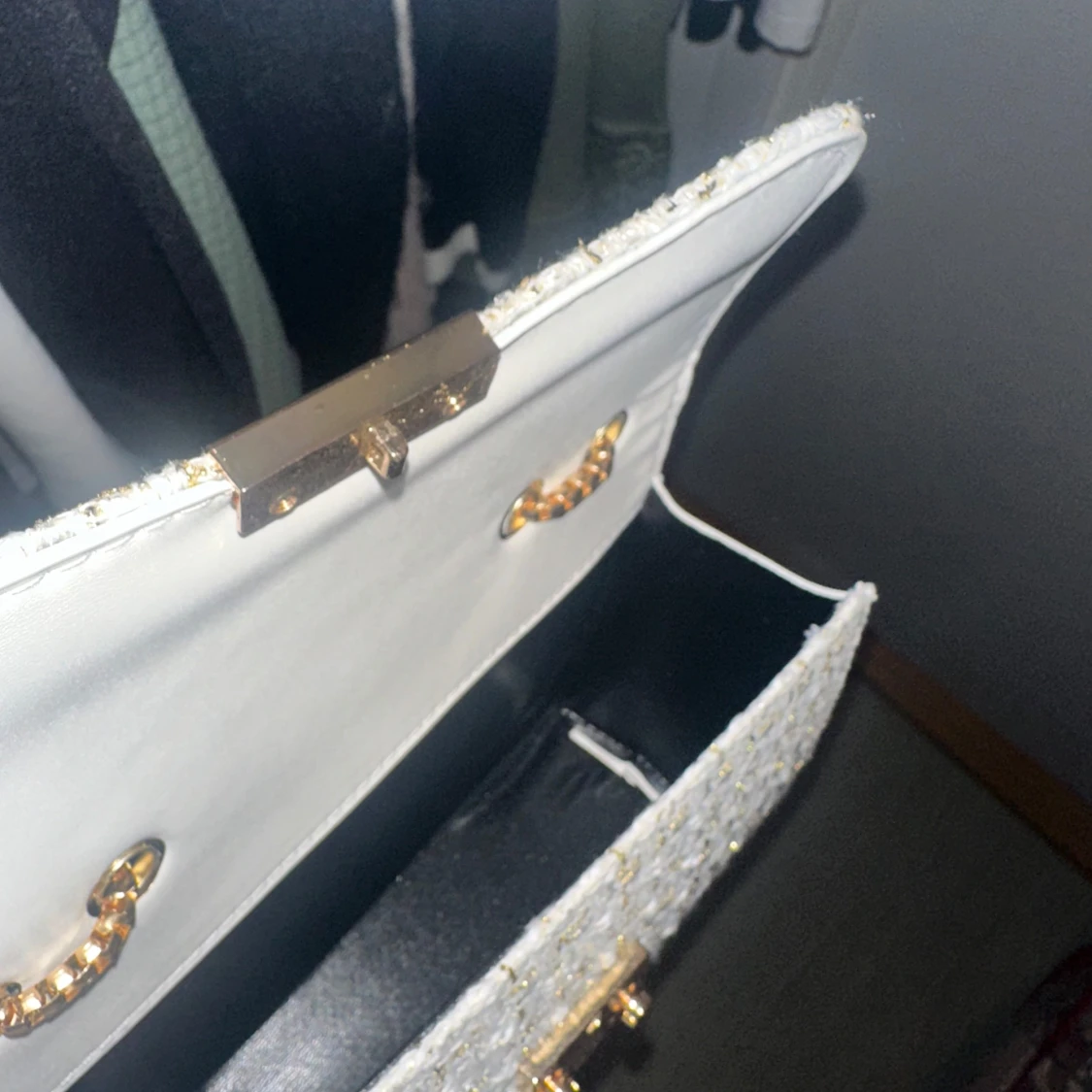 Vit quiltad axelväska med kedja - 1