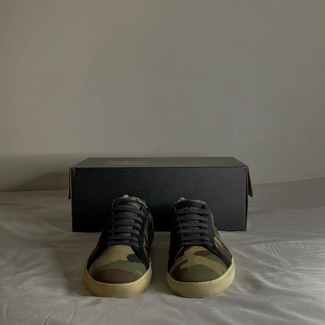 Camouflage sneakers från Saint Laurent - 1