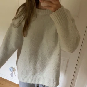 Vit stickad tröja - Mysig vit stickad tröja från Zara💓