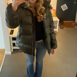 Massimo Dutti jacka - Super varm och skön jacka från Massimo dutti i fint skick❤️ priset går att diskutera! Skriv för fler bilder🥰🥰