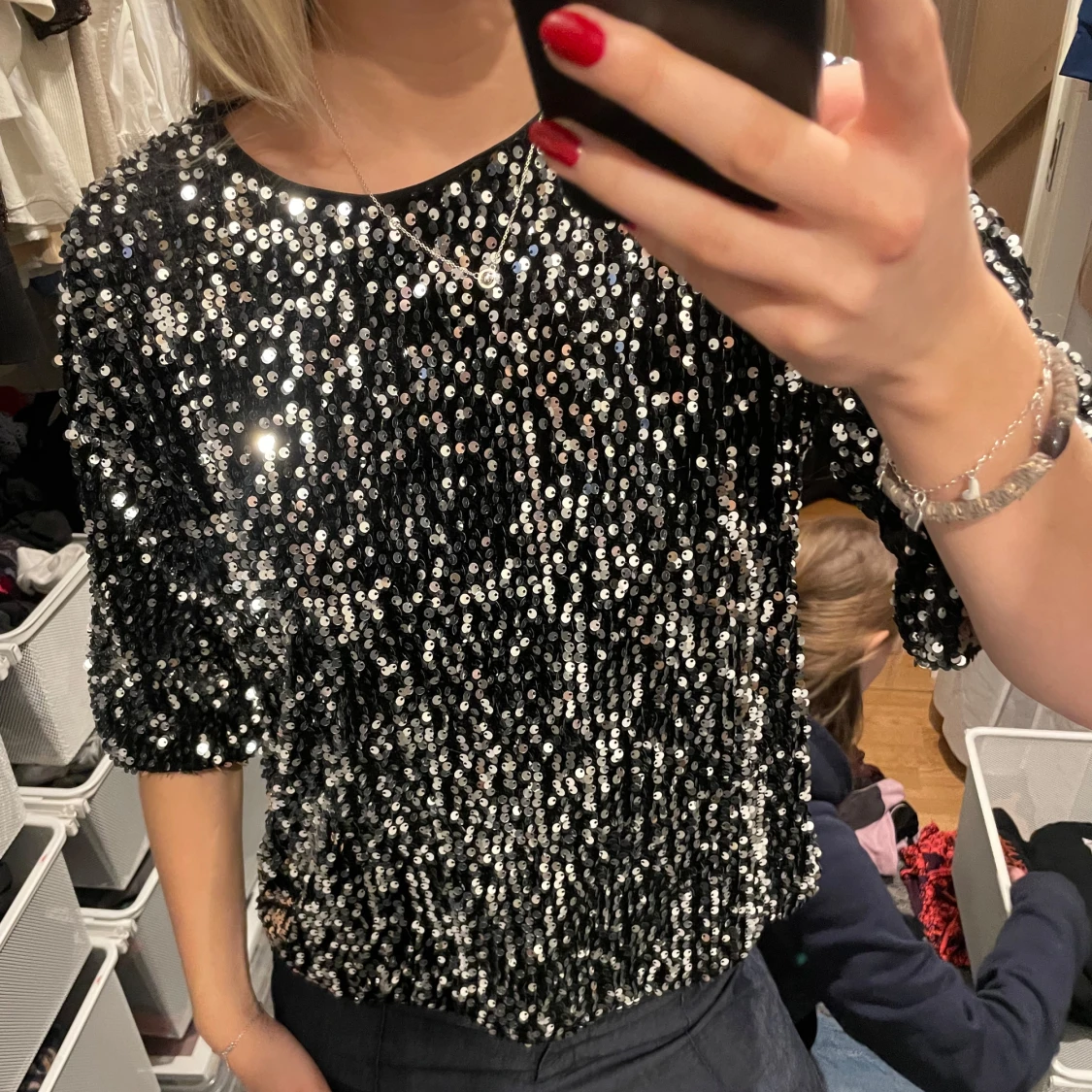 Svart glittrig topp - 3