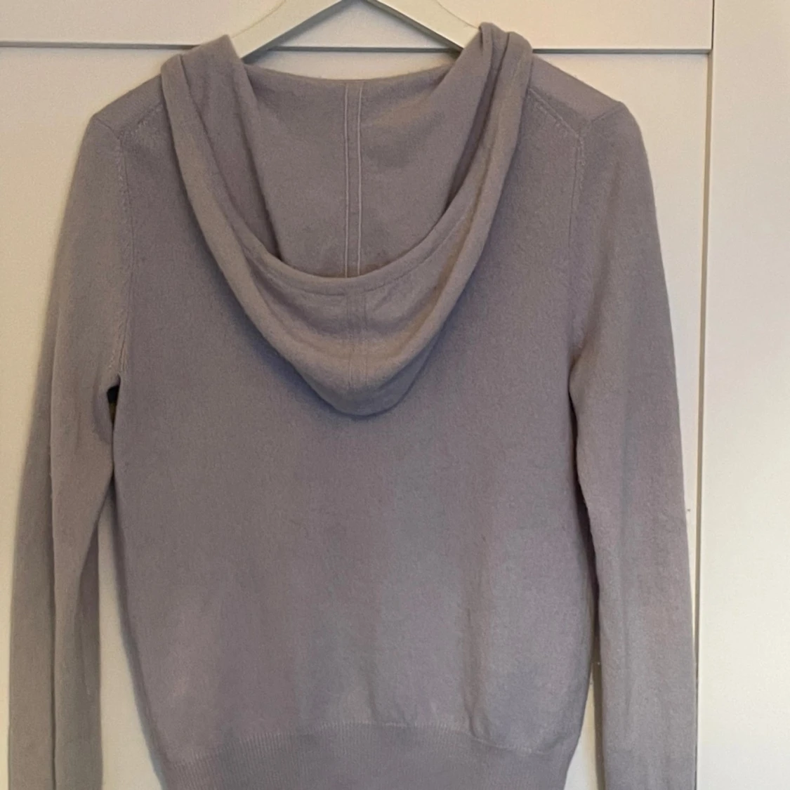 Grå hoodie från Soft Goat - 90