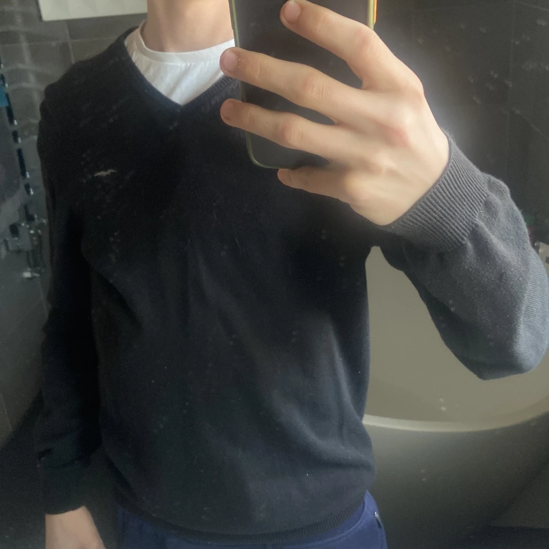 Svart tröja med v-ringning - 2